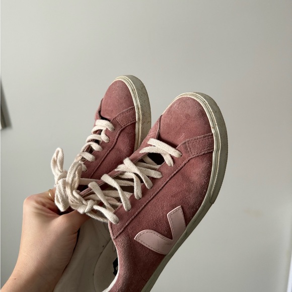 Veja sneaker  size 9 - Picture 3 of 5